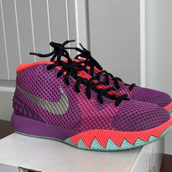 Kyrie Irving 1  'Easter' Edition - Picture 13 of 16